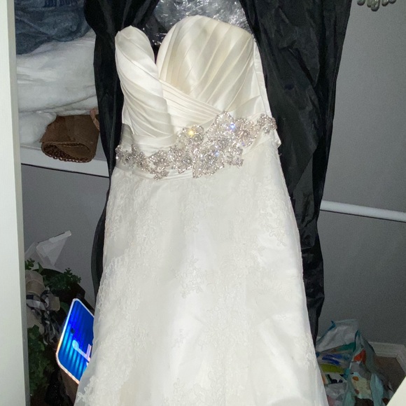 Allure Bridal Gown - Picture 1 of 4